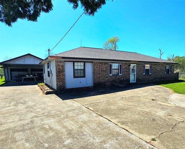 Building Photo - 1131 County Rd 515