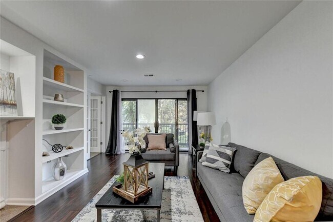 Building Photo - 2 Bedroom 2 Bath in Buckhead