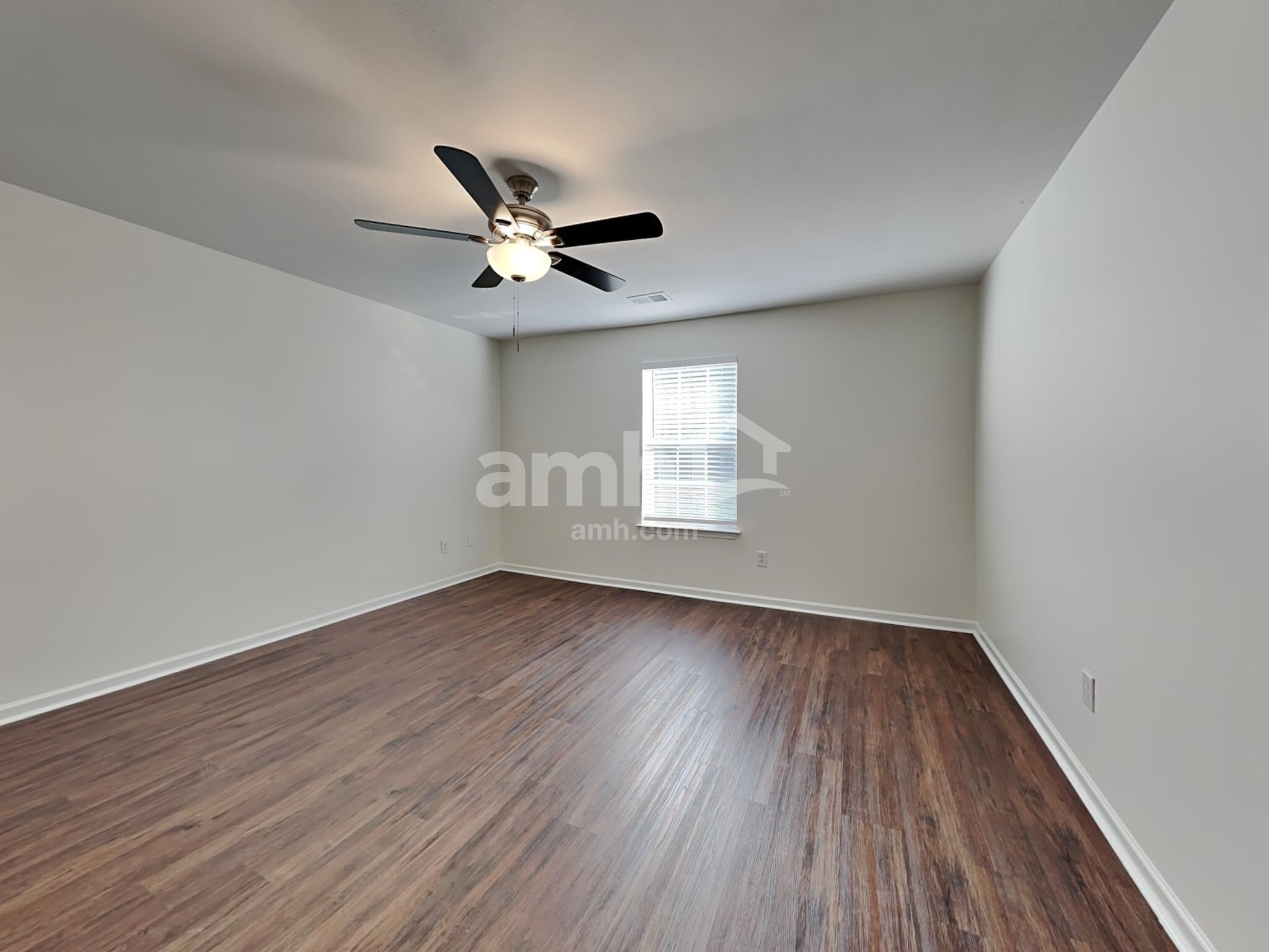 Building Photo - 105 St James Ct