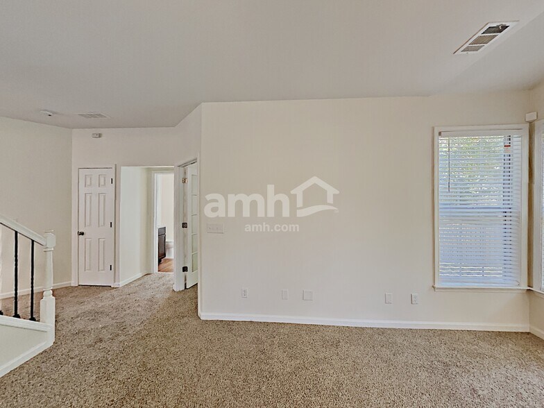 Building Photo - 3410 Spindletop Dr NW