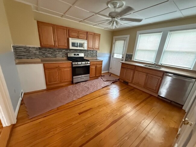 Building Photo - 31 Forest St