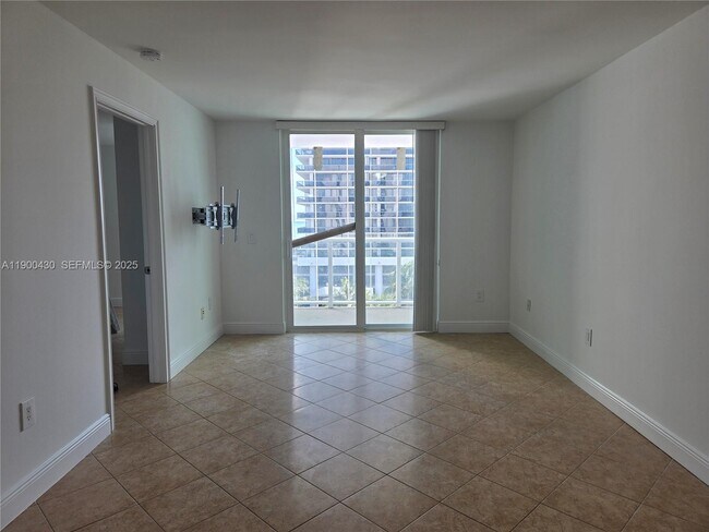 Building Photo - 5880 Collins Ave