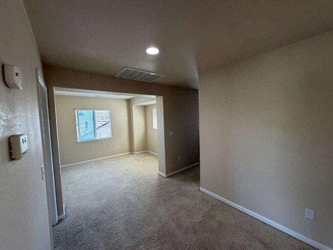 Building Photo - "Spacious 4-Bedroom Haven in Merced with 3 Full Baths & Elegant Granite Countertops!"