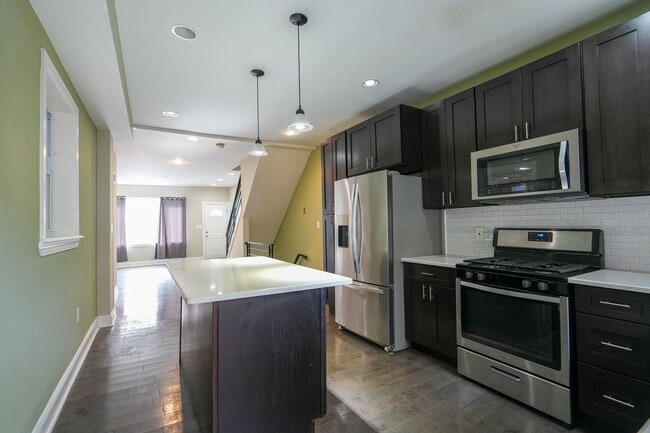 Building Photo - Super property 3 beds finished basement large yard