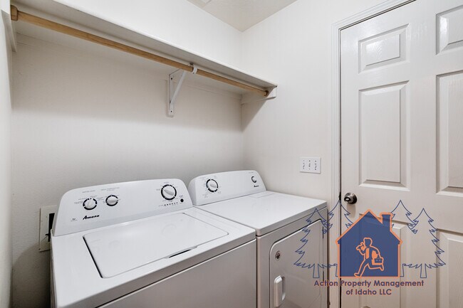 Building Photo - 1393 Caterpillar Ave N