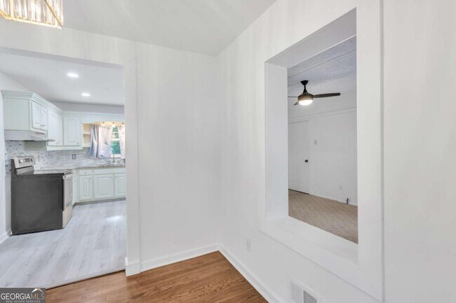Building Photo - 2773 Fairlane Dr SE