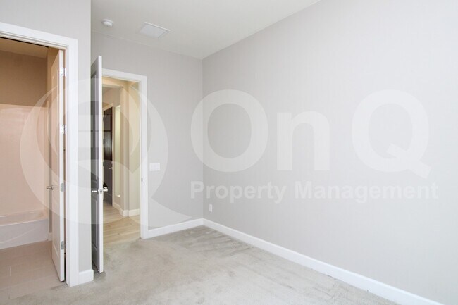 Building Photo - 3847 E Mead Dr