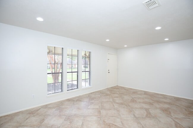 Building Photo - 3003 Planters St