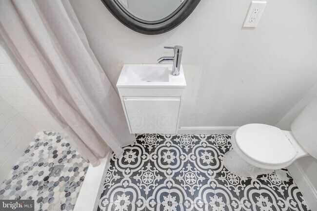 Building Photo - 508 N Linwood Ave