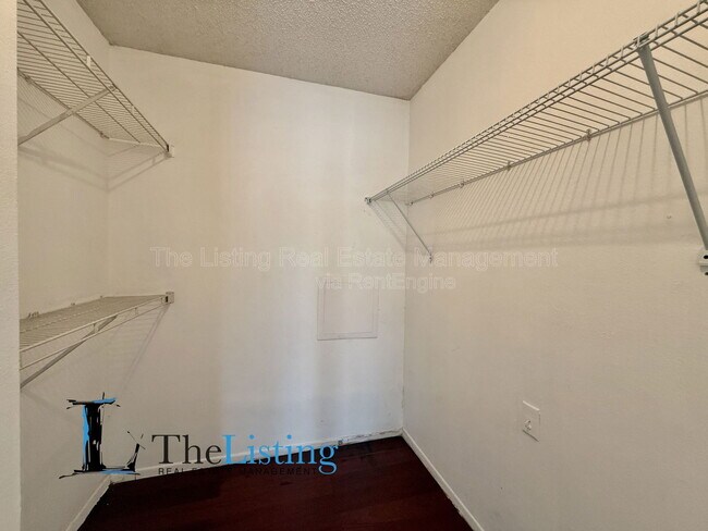 Building Photo - 8724 Mallard Reserve Dr