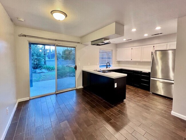 Building Photo - $2,495 Champlain Dr. & Fort Washington, 3 ...