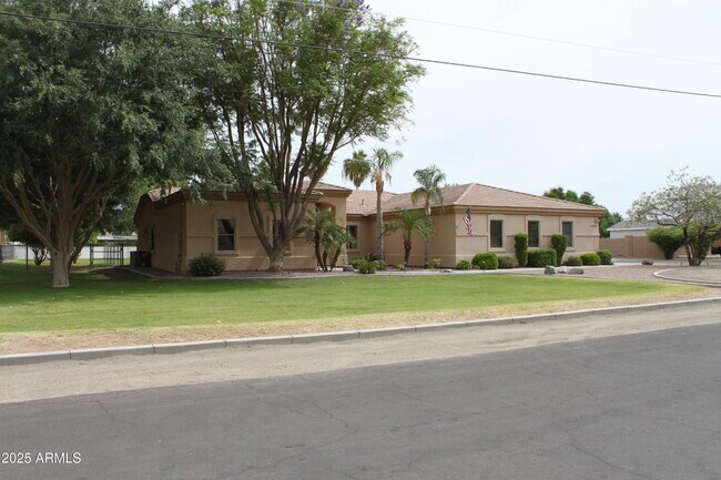 Building Photo - 13930 E Vallejo St