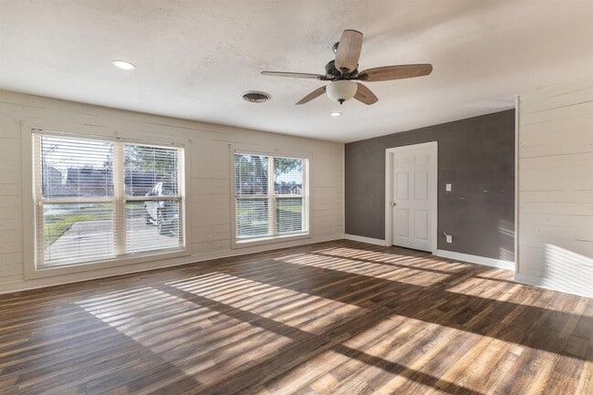 Building Photo - 6720 Lancaster Dr