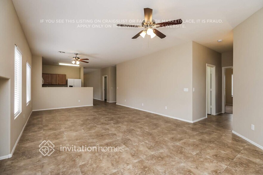 Building Photo - 774 E Drifter Pl