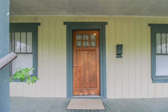 Building Photo - 1721 Cliff Dr