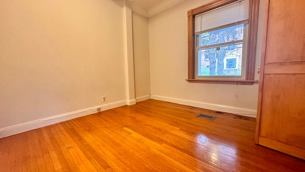 b3 - 111 Longwood Ave
