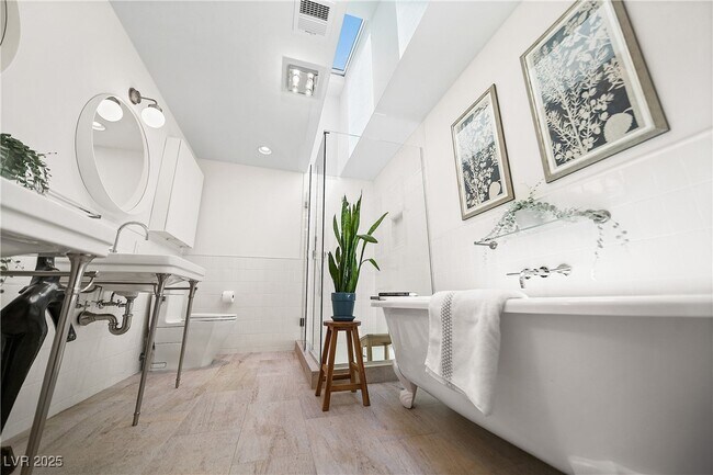 Building Photo - 3027 Bel Air Dr