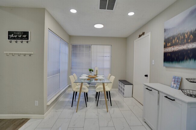 Building Photo - 4010 Oak Terrace Ct