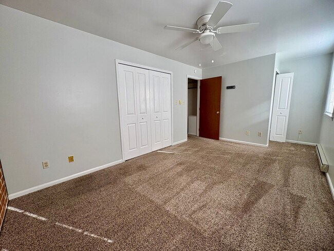 Building Photo - 211 Grandview Cir