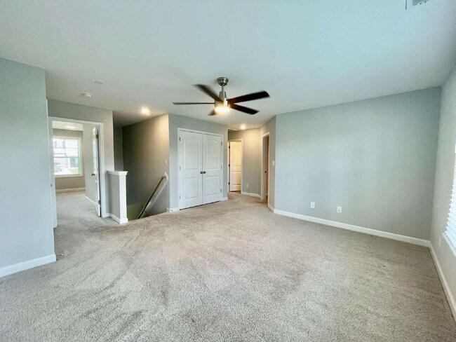 Building Photo - Spacious 4 Bedroom, 2 And A Half Bath Nest...