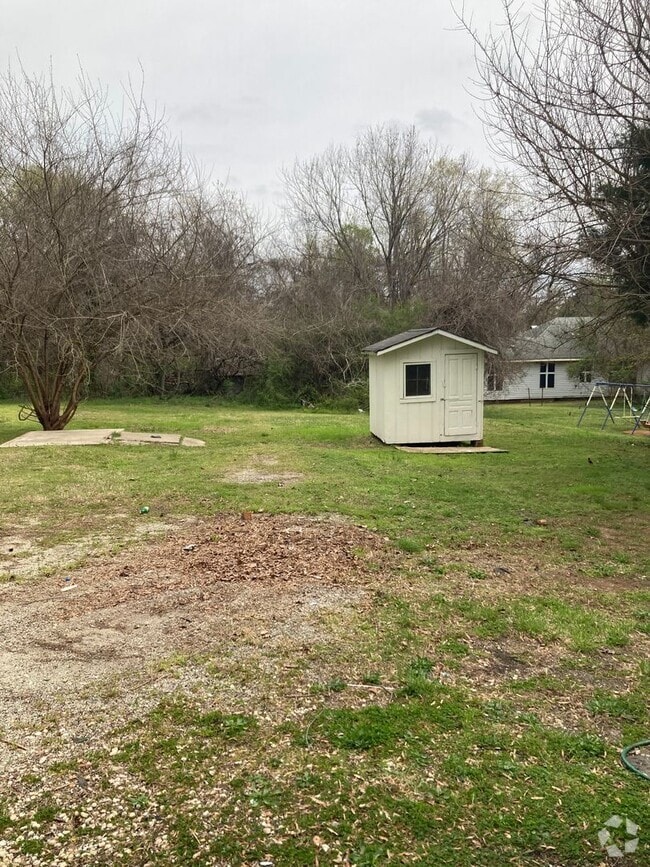 Building Photo - Super cute, newly renovated 3 bed, 1 bath ...
