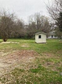 Building Photo - Super cute, newly renovated 3 bed, 1 bath ...