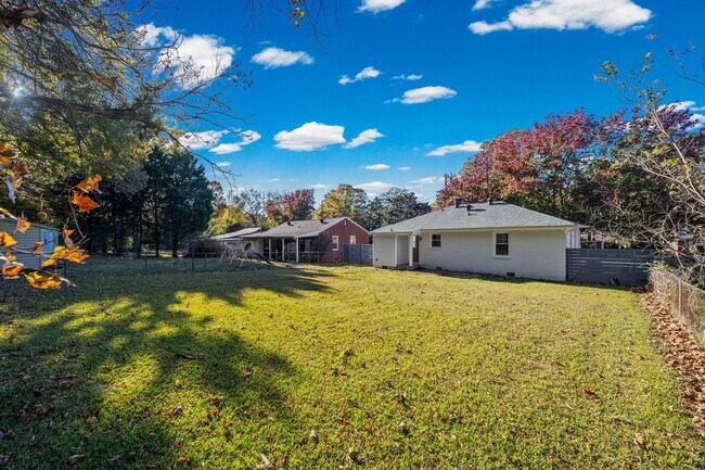 Building Photo - Newly renovated, adorable 3-bedroom, 1-bath home in Rock Hill!