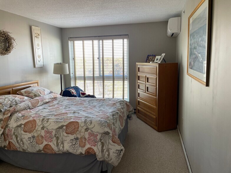 Building Photo - 215 E Grand Ave