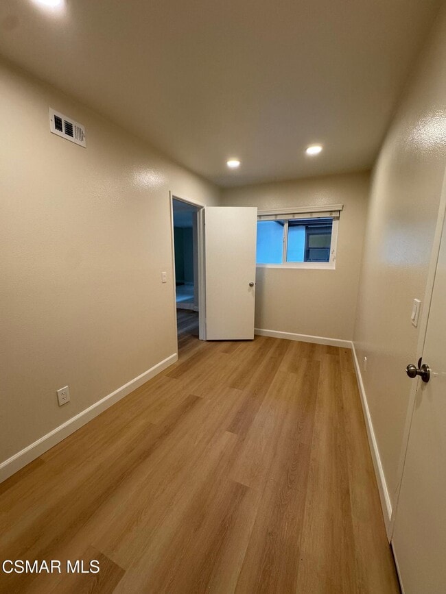 Building Photo - 893 Blue Spring Dr