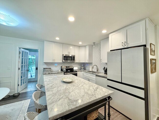 Building Photo - Stunning 3BD, 2BA Raleigh Home with a Fenc...