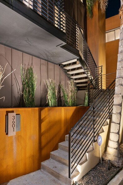 Building Photo - 3601 Dixie Canyon Pl