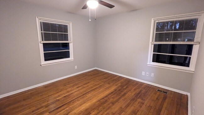 Building Photo - 3100 Highland Dr SE