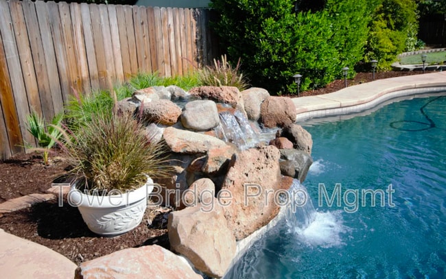 Building Photo - 5680 Reinhold St