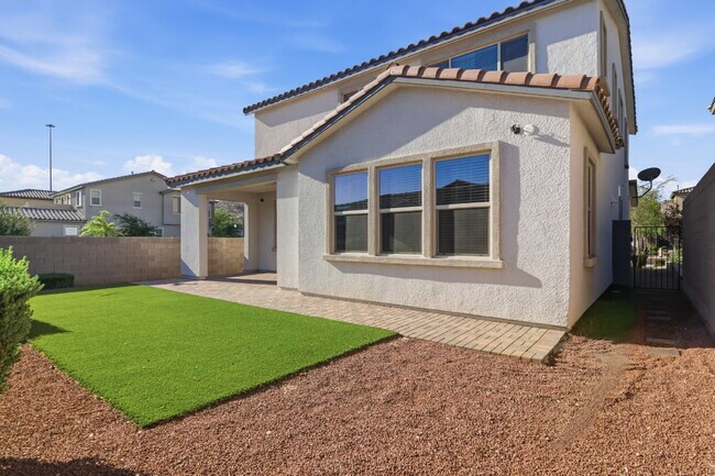 Building Photo - 3158 Molinos Dr