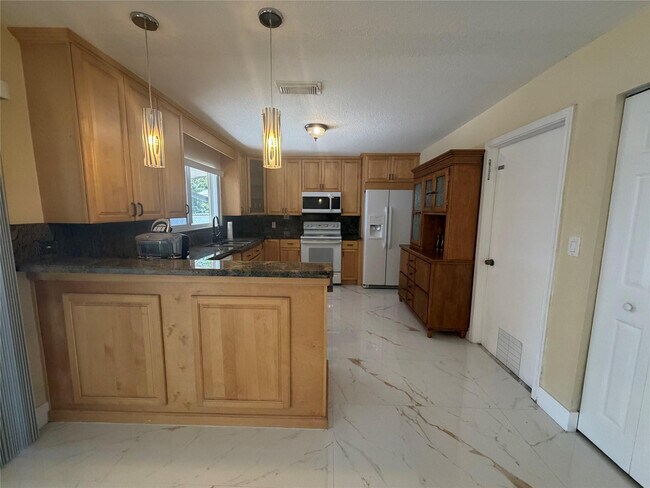 Building Photo - 6791 NW 32nd Ave