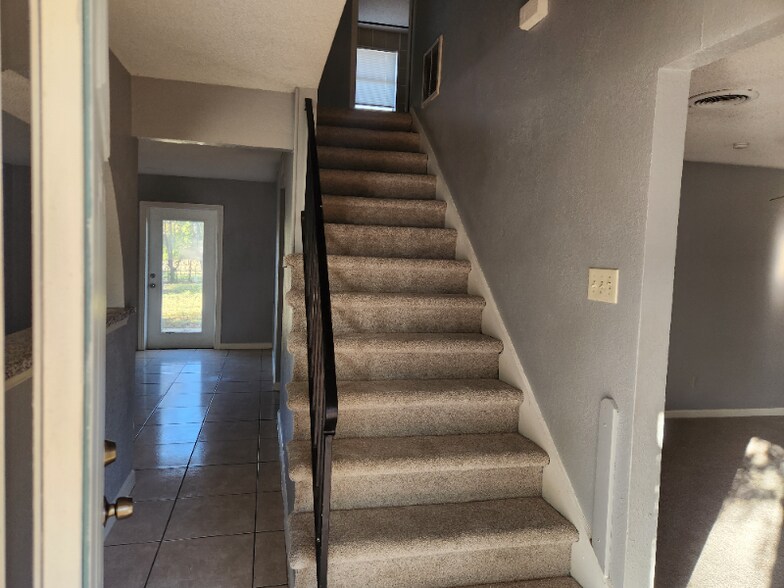 Building Photo - 1321 Rosewood Hills Dr