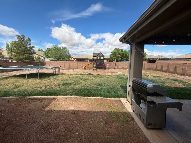 Big backyard Trampoline grill playset - 86 W 1965 S