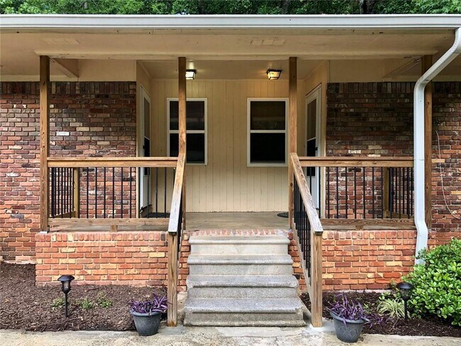 Building Photo - 6250 Vera Ln SW