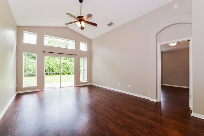 Building Photo - 4240 Forest Island Dr