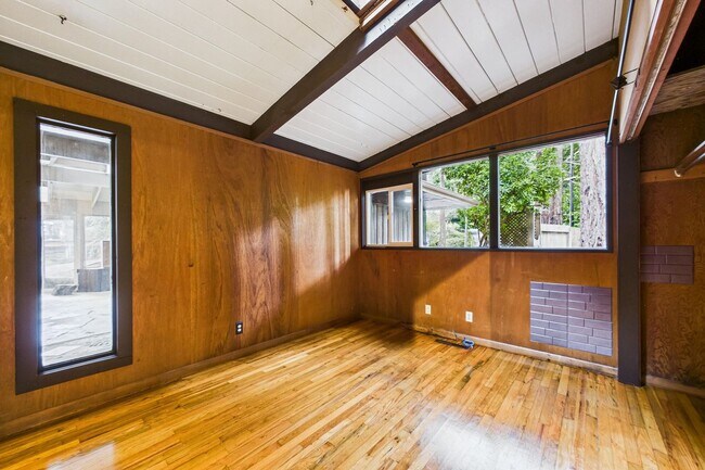 Building Photo - 2910 Greenbriar Ln