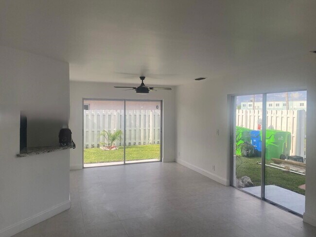 Building Photo - Northwest 107th Way, Sunrise, FL 33351 - 3...