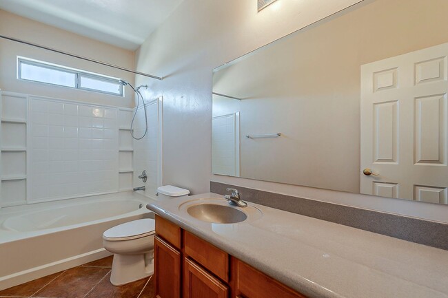 Building Photo - Pet-Friendly 4 Bedroom Rental in Tucson wi...