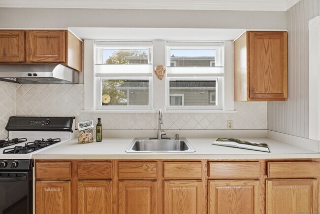 Building Photo - 41 Sterling Pl