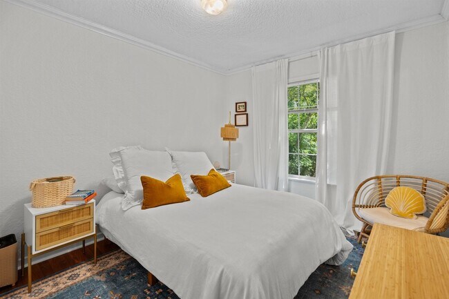 Building Photo - 114 Cedar St