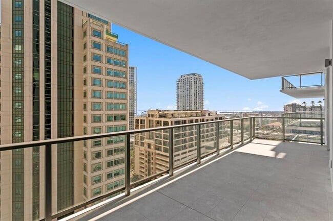 Building Photo - 275 1st Ave S