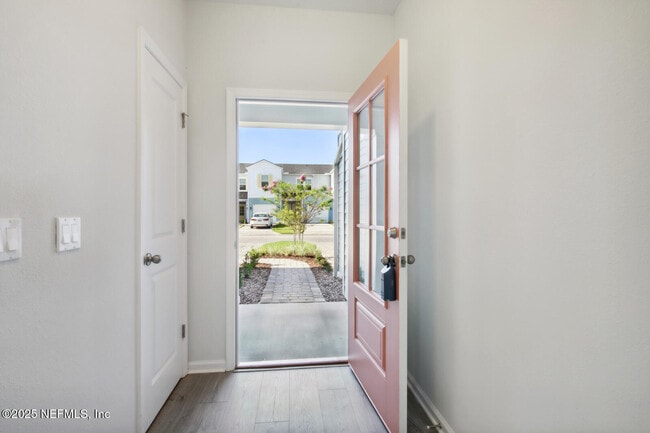Building Photo - 95 Pinebury Ln