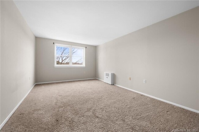 Building Photo - 887 Farmington Ave