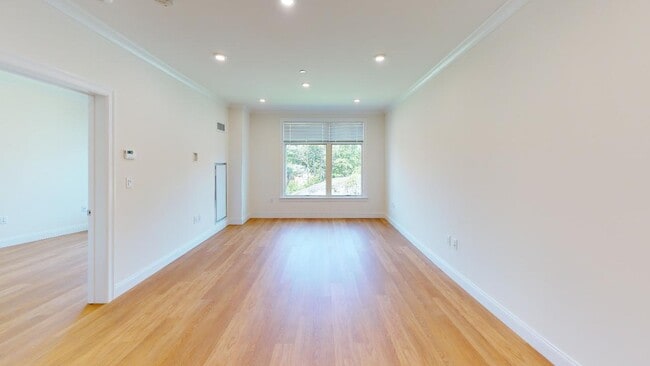 Building Photo - 206 Sherman Rd