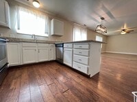 Building Photo - 4 Bedroom/2 Bathroom House In Provo