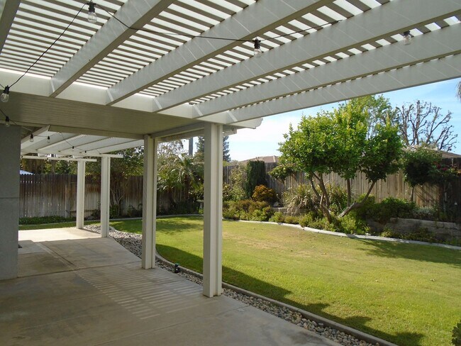 Building Photo - 10314 Iroquois Ln